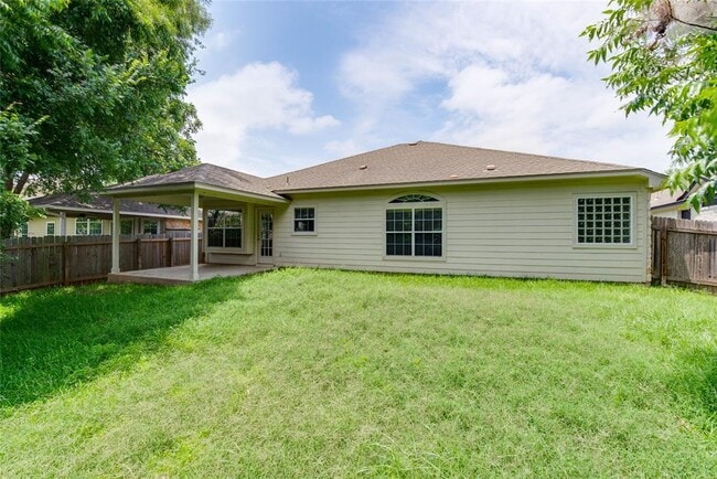 Building Photo - 3108 Lynnbrook Dr