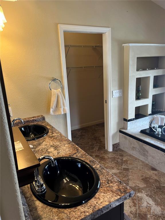 Building Photo - 2813 Amberly Ct