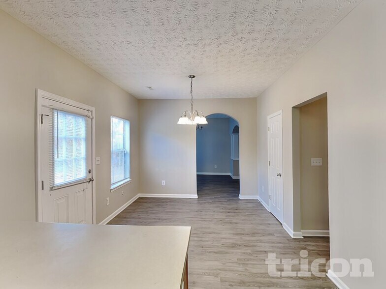 Building Photo - 213 Forrest Dr