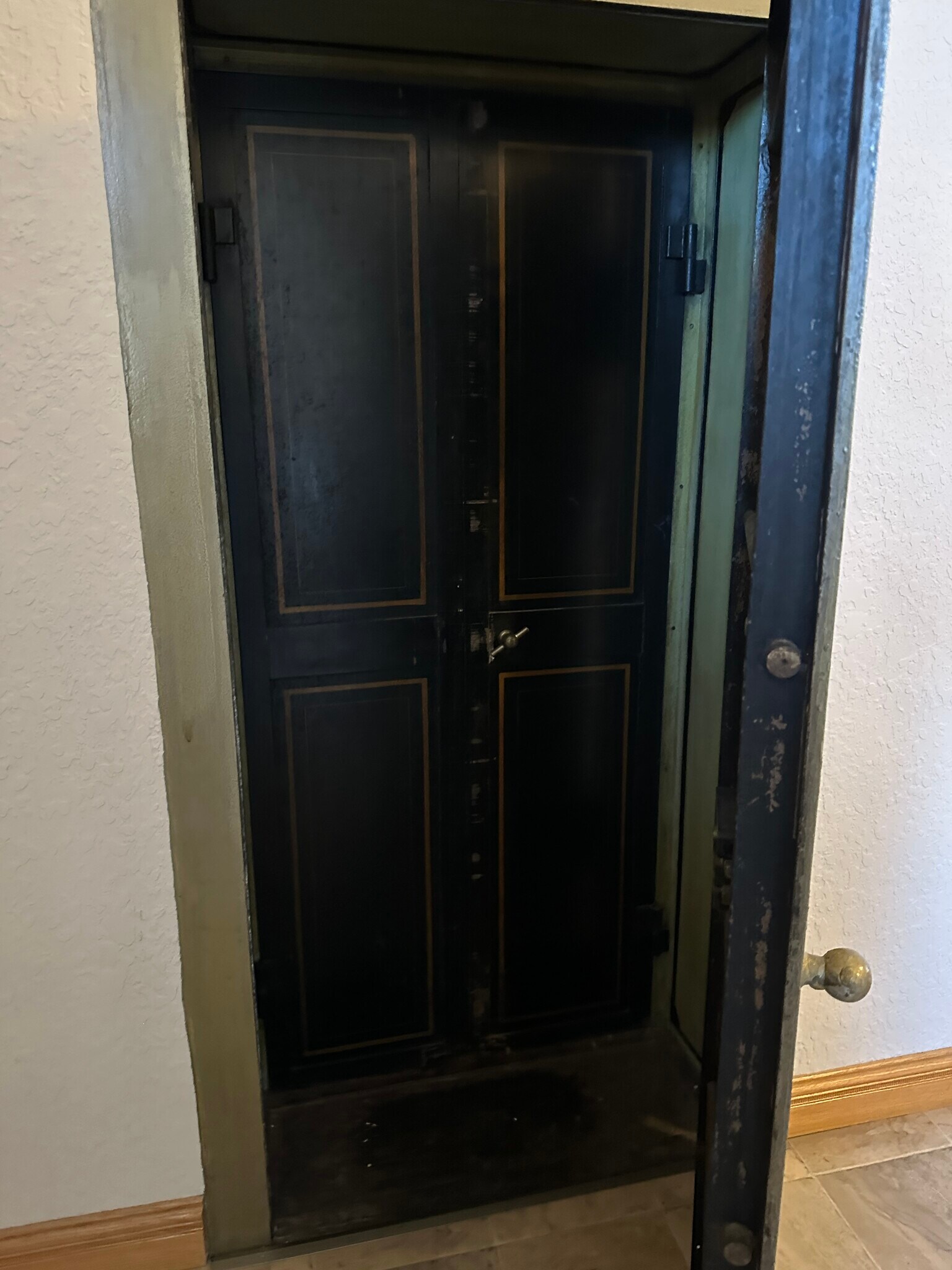 Building Photo - 419 E Grand Ave