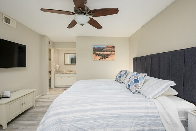 Building Photo - 4850 E Desert Cove Ave