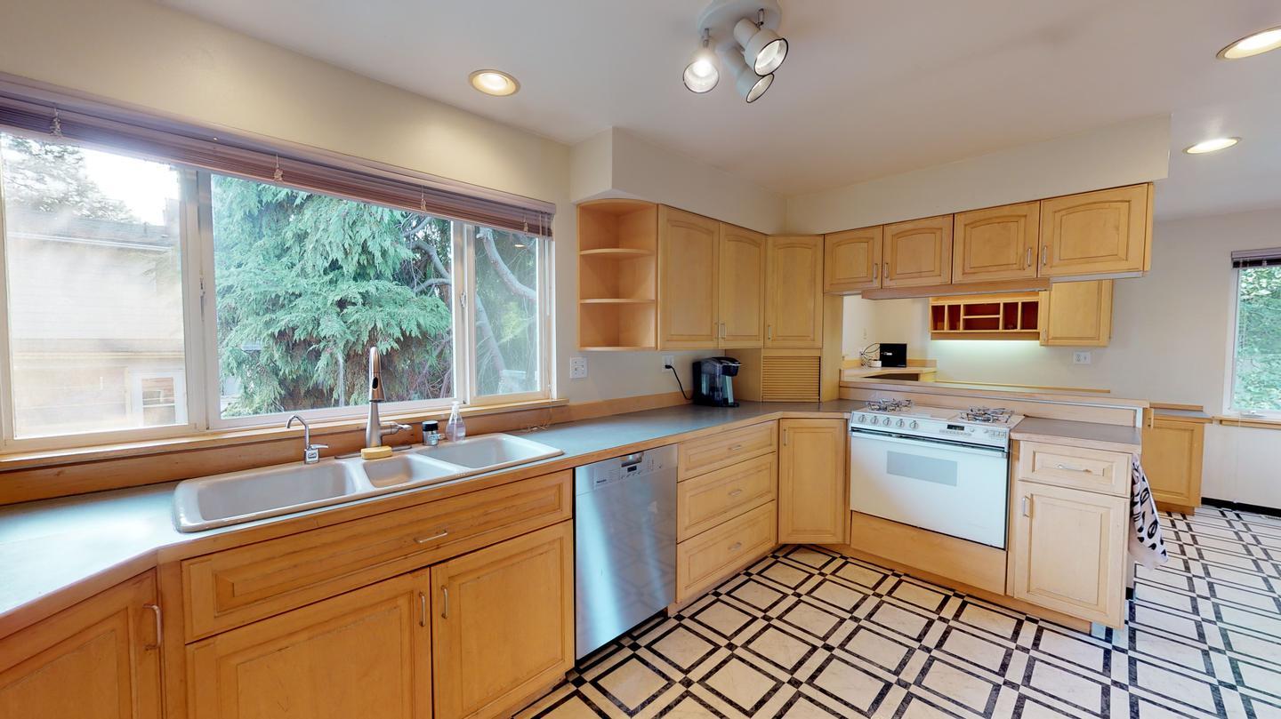 Building Photo - 510 N 87th St