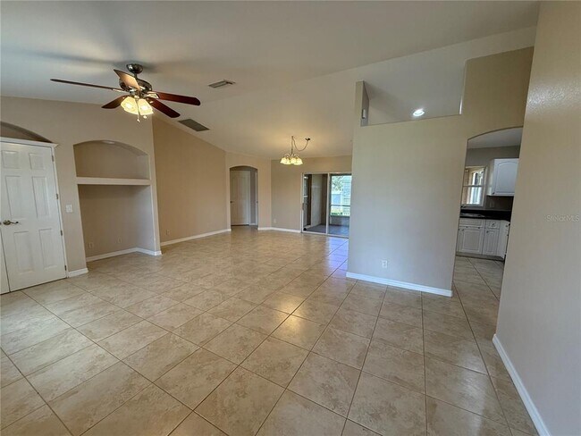 Building Photo - 2680 Shalimar Terrace