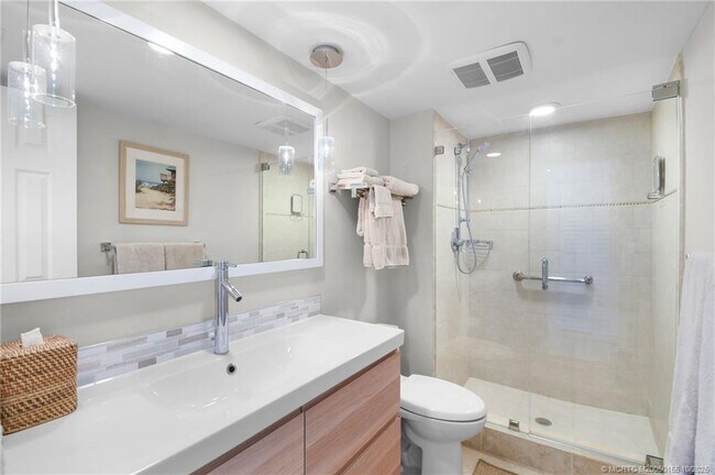 Building Photo - 1289 NE Ocean Blvd