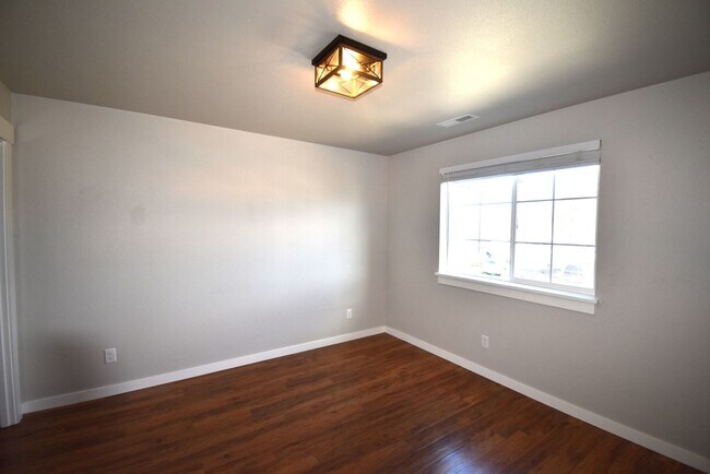 Building Photo - 556-558 Harrison St.