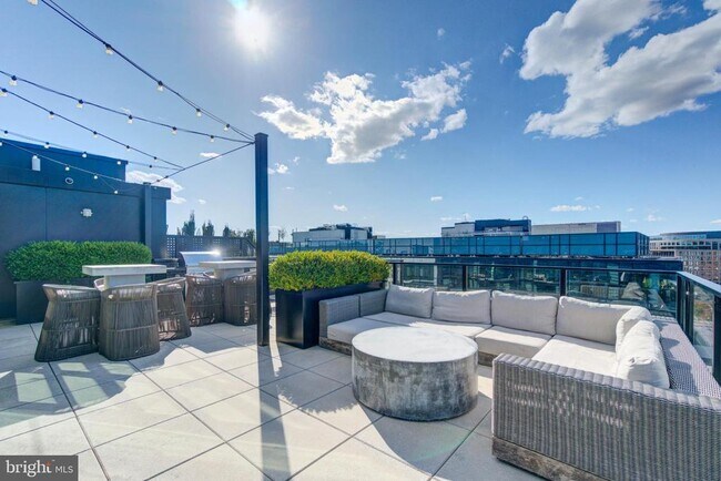 Building Photo - 1300 4th St SE