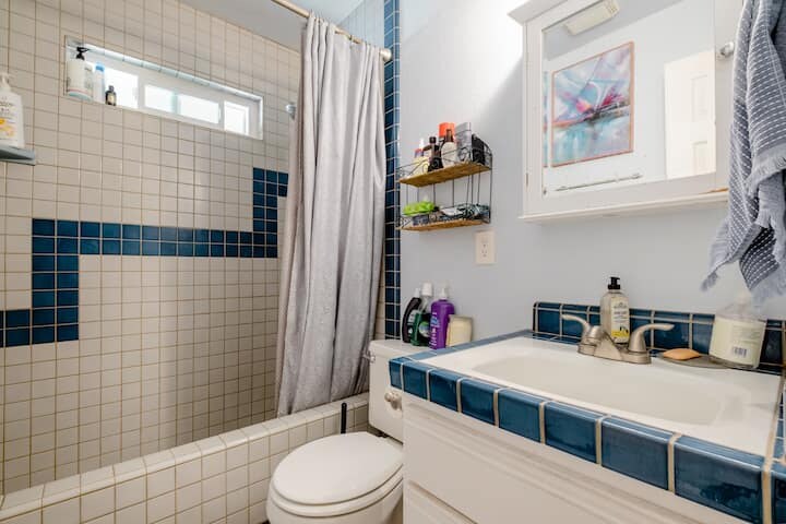 Building Photo - 3028 Bryant Pl