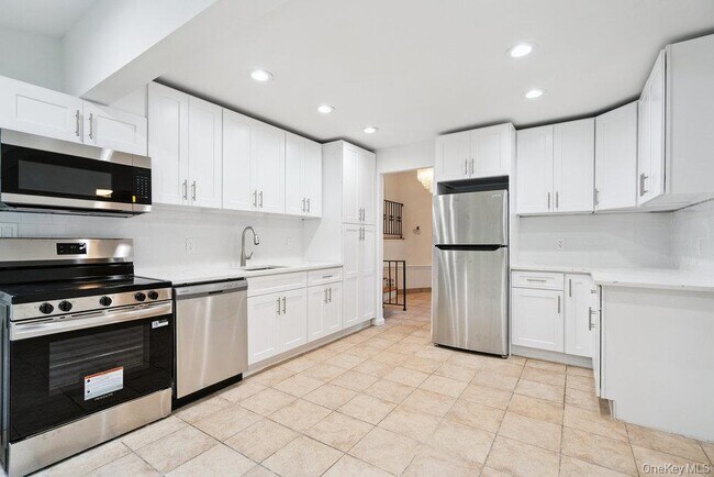 Building Photo - 72 Winthrop Rd