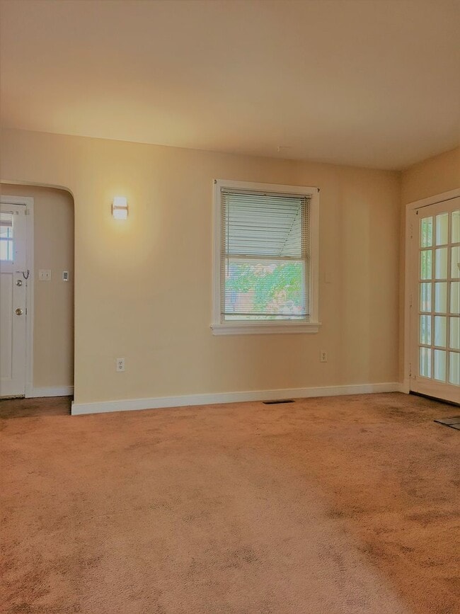 Building Photo - 623 Ratcliffe Ave