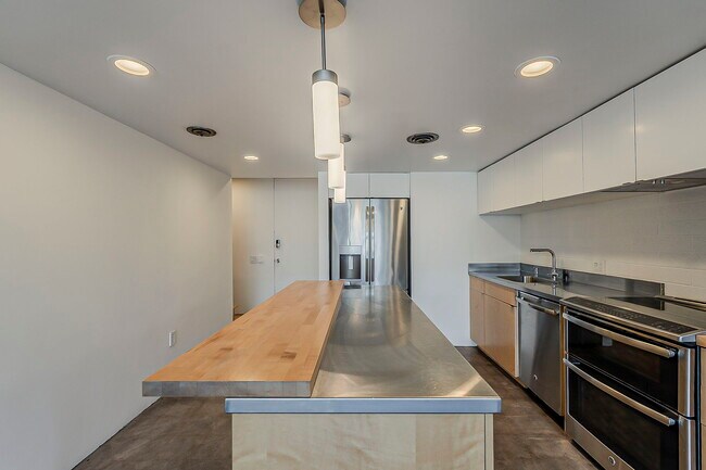 Building Photo - 4411 N 40th St
