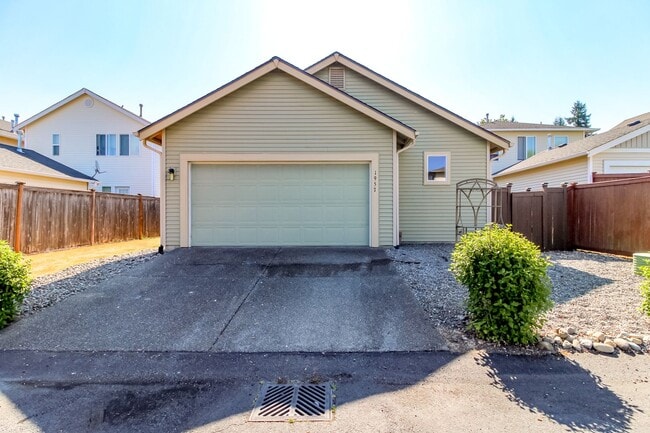 Building Photo - Fantastic DuPont Rambler with AC and Sprinkler System