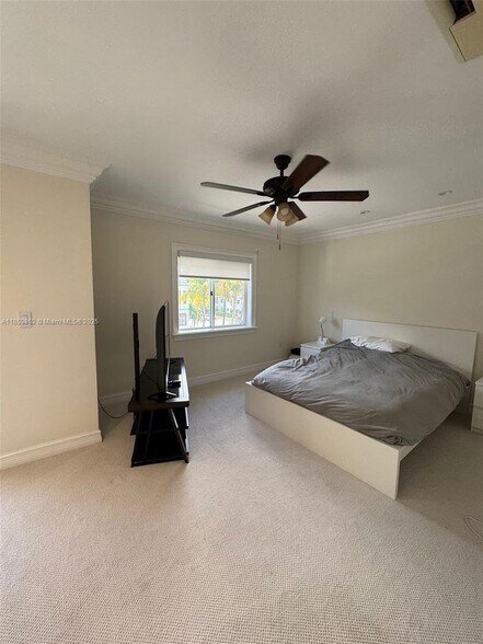 Building Photo - 10085 Bay Harbor Ter