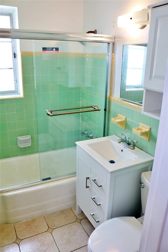 Building Photo - 2640 SW 79th Ave