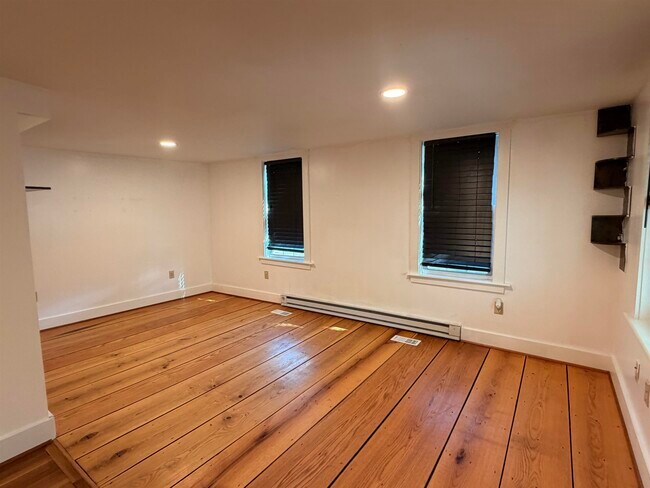 Building Photo - 27 Ashuelot St