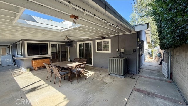 Building Photo - 7843 Woodlake Ave