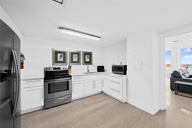 Building Photo - 3700 Galt Ocean Dr