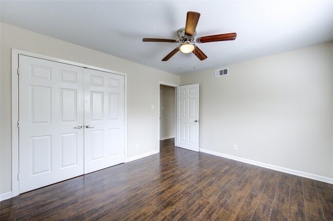 Building Photo - 9611 Greenwillow St