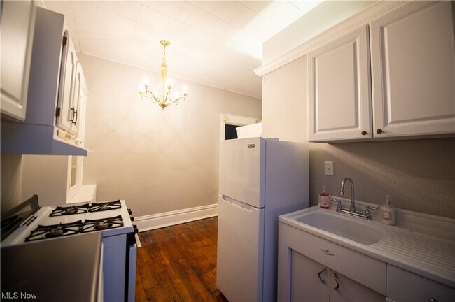 Building Photo - 641 Wheeling Ave