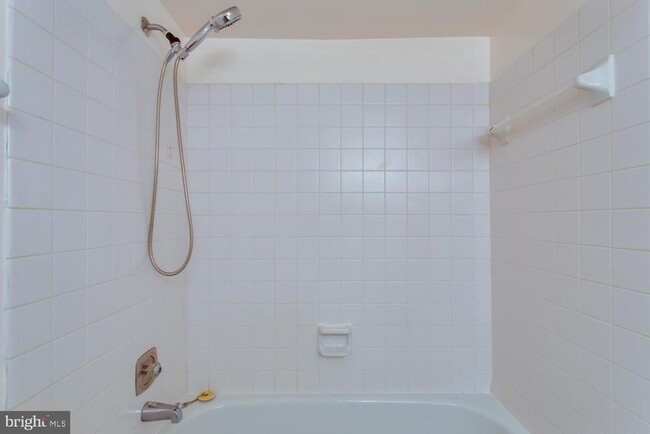 Building Photo - 11121 Watermans Dr