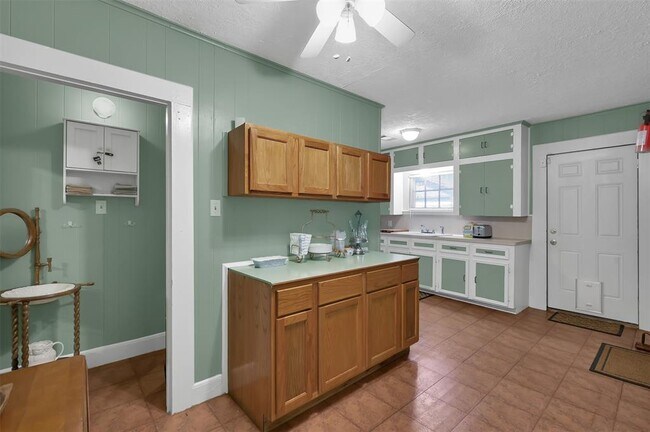 Building Photo - 1004 Mccall Ave