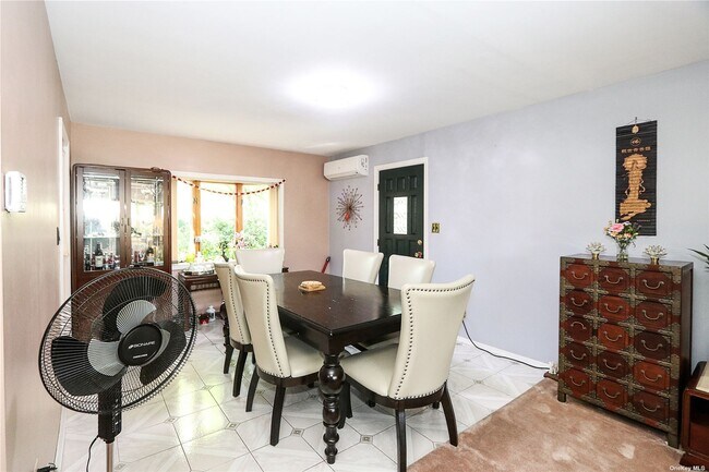 Building Photo - 98 Bayberry Ave