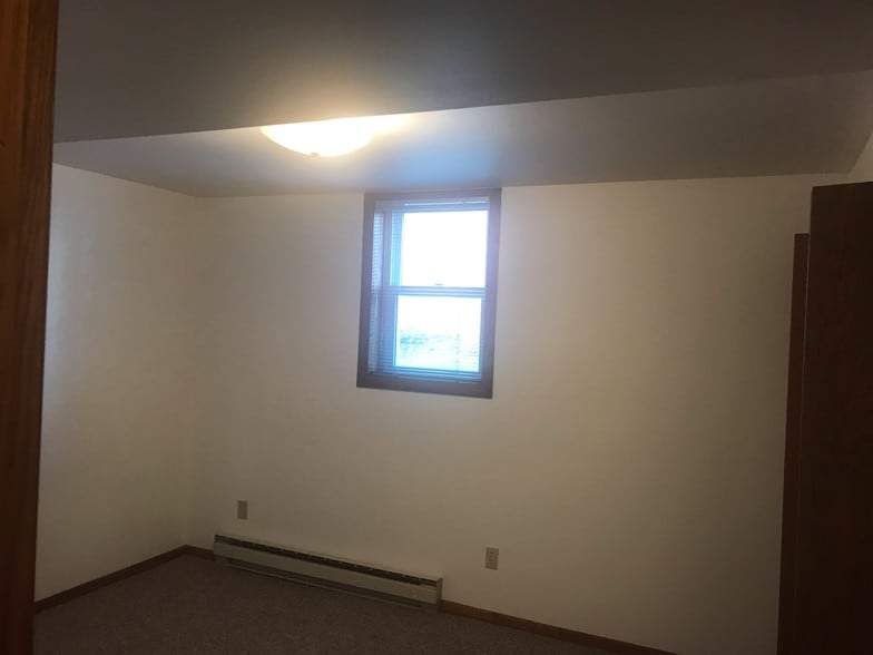 Bedroom - 100 S Franklin St