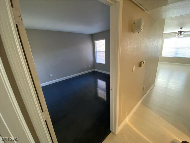 Building Photo - 555 E Silverado Ranch Blvd