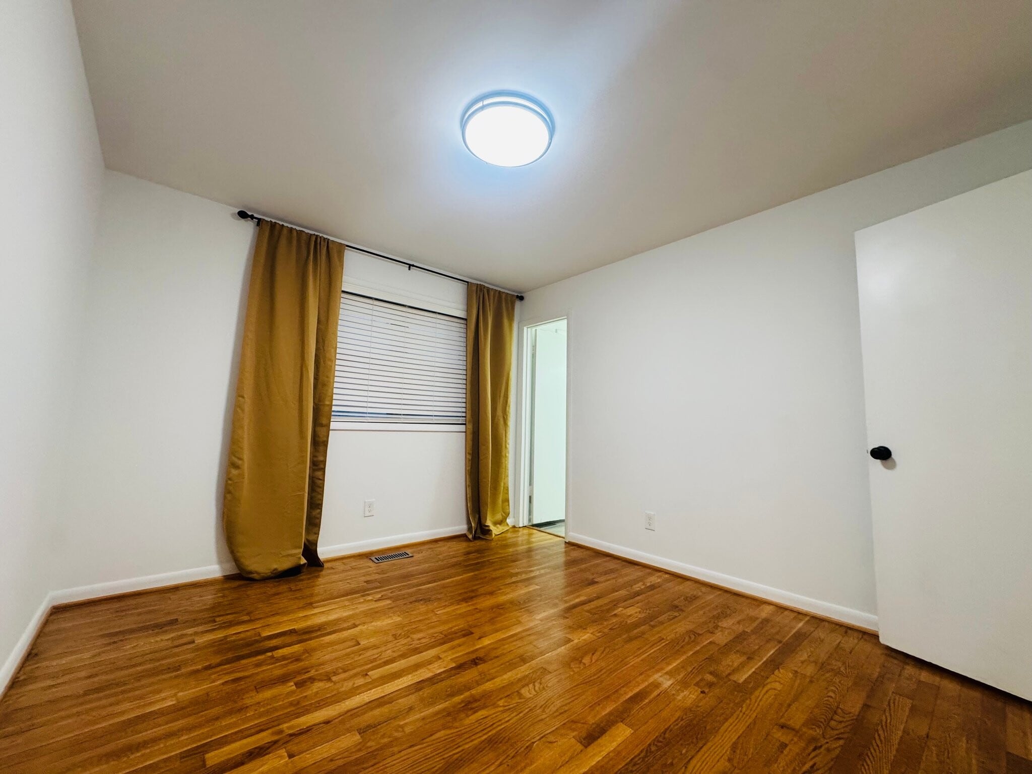 Building Photo - 1216 W Leigh St