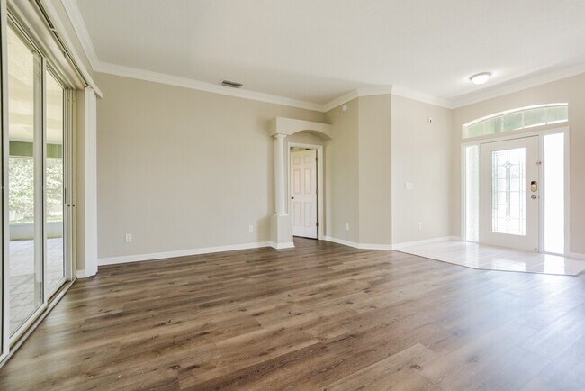 Building Photo - 2294 Lake Pointe Cir