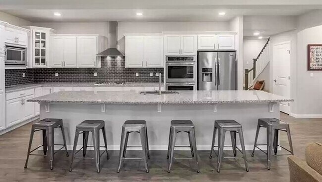 Building Photo - Gorgeous home with 4 Bedroom and 2.5 Bathroom