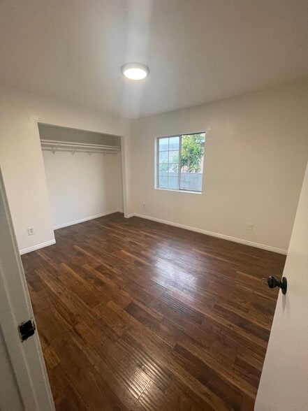 Building Photo - 714 S Record Ave