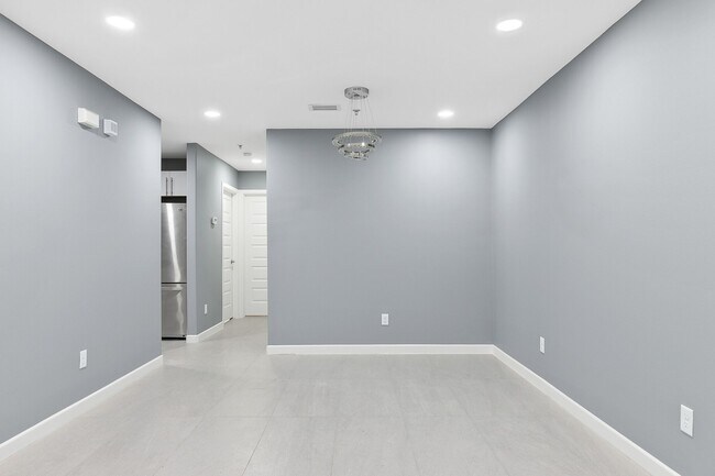 Building Photo - 1421 W Harrison Ave