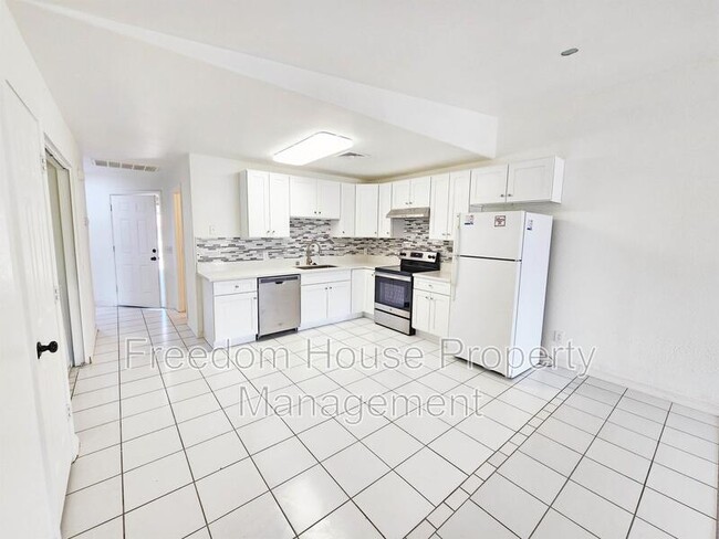 Building Photo - 1821 Pershing Ave