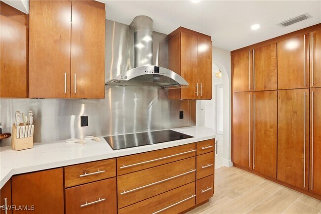 Building Photo - 339 Landmark St