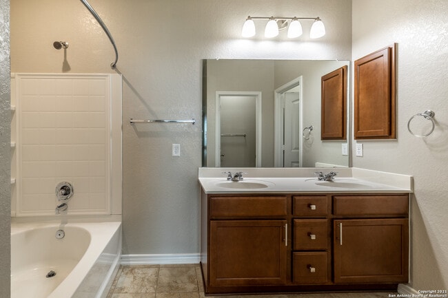 Building Photo - 682 Pond Springs