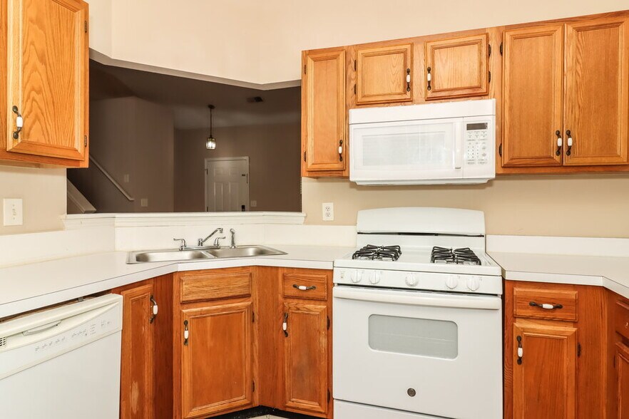 Building Photo - 2070 Cherokee Ridge Trail NW