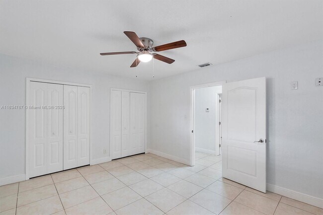 Building Photo - 6534 SW 27th St