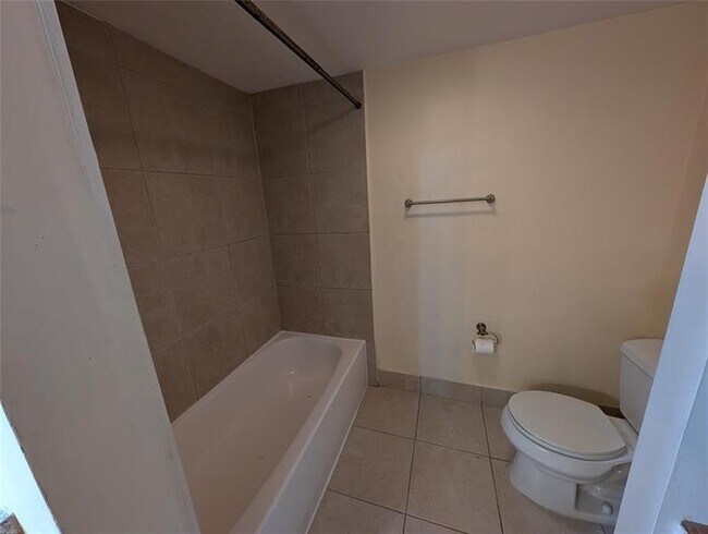 Building Photo - 1302 Nebraska Ave