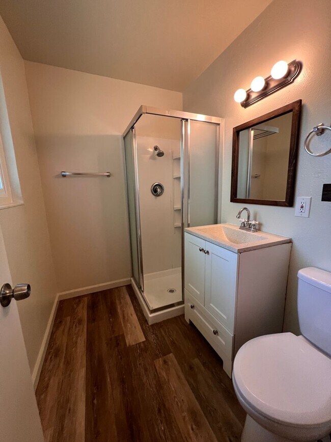 Building Photo - Available right away - 4 bedroom 2 bath