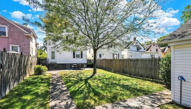 Building Photo - 813 N Franklin St