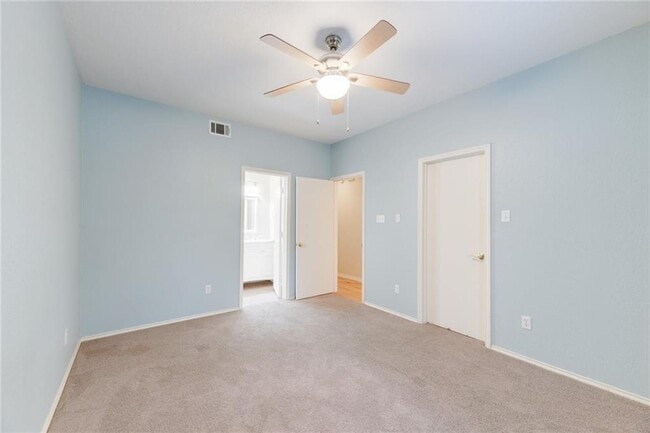 Building Photo - 4711 Spicewood Springs Rd