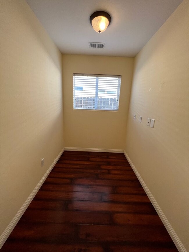 Building Photo - Beautiful NW Home for Rent 3+2 $2,300