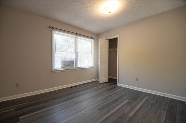 Building Photo - A must see 2 BEDROOM Townhome ! Convenient...