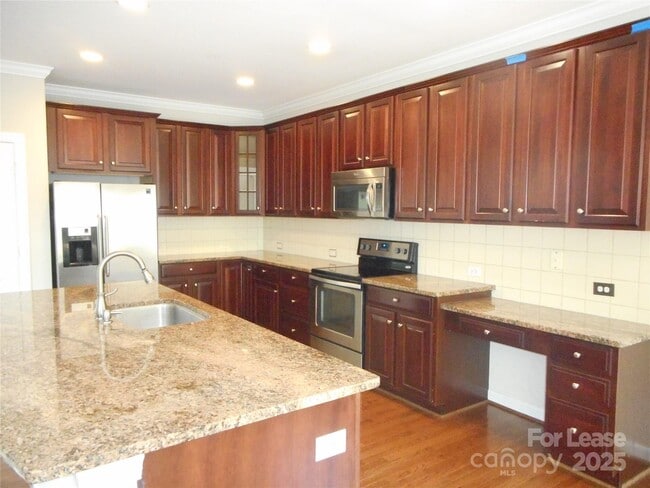 Building Photo - 11017 Valley Spring Dr