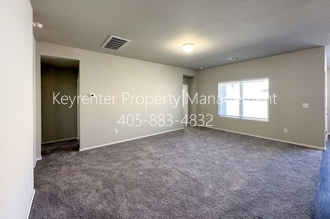 Building Photo - Gorgeous 4 Bed 2 Bath Home in Heart Of Yukon!