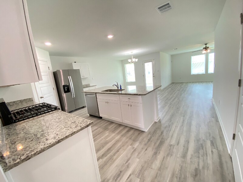 Building Photo - 16213 Loussier Dr