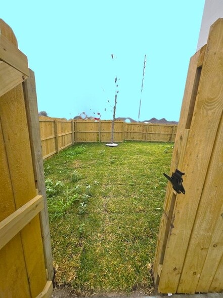 Building Photo - 3201 Magdalena St