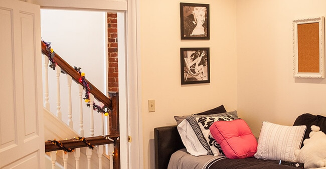 Building Photo - Southside Flats 4 Bedroom! Rooftop Deck! Central AC! Laundry Included!