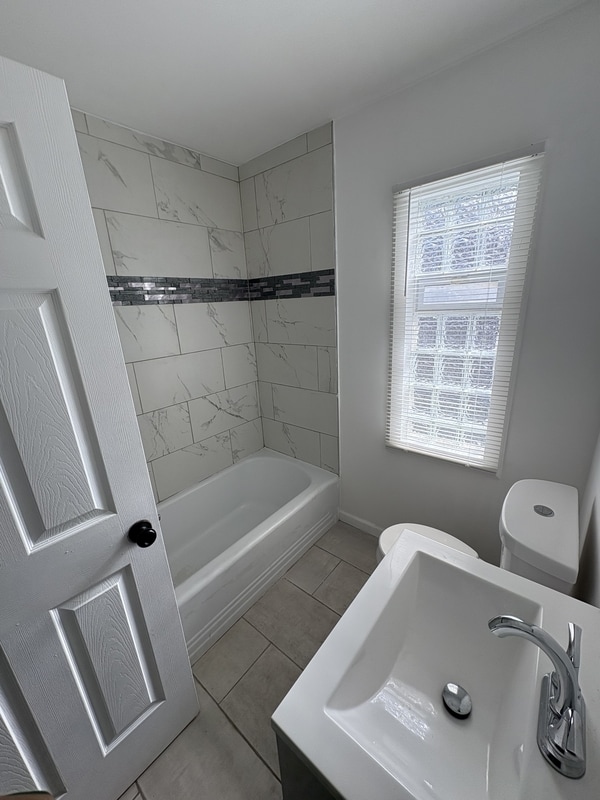 Building Photo - 15710 Biltmore St