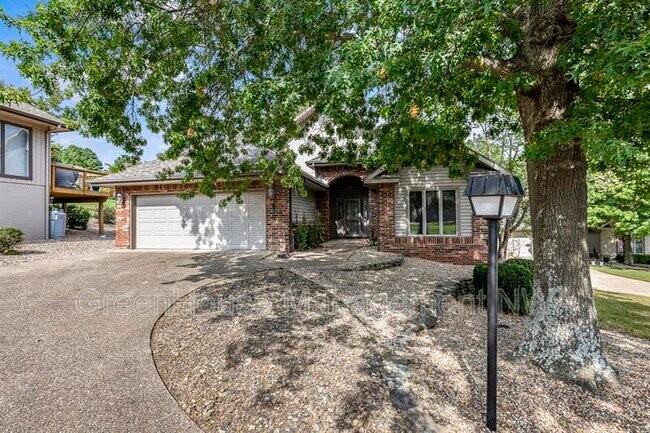 Building Photo - 5 Tanyard Ln